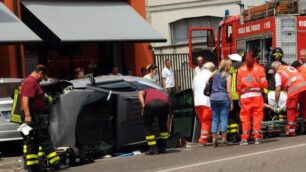 Nazionale Giovi, minicar si ribaltaAnziano liberato dai pompieri