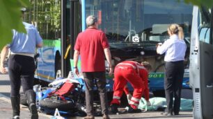 Monza, frontale con un pullmanMuore un motociclista di 23 anni