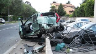 Seregno, incidente all’incrocioPunto atterra sulla cancellata