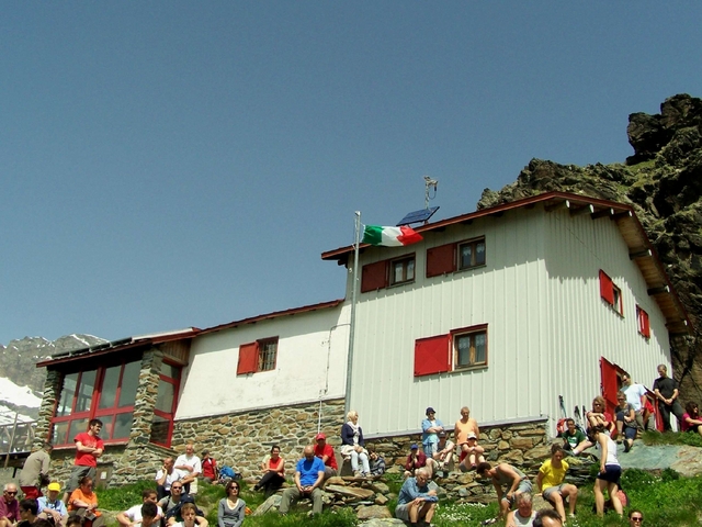 Seregno: aperto il rifugio Longonipresenti il sindaco e il monsignore