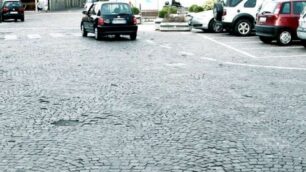 Muggiò: lavori in piazza Garibaldi Addio sanpietrini, torta l’asfalto