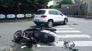 Tragico incidente all’incrocioMorto un ventenne a Lissone