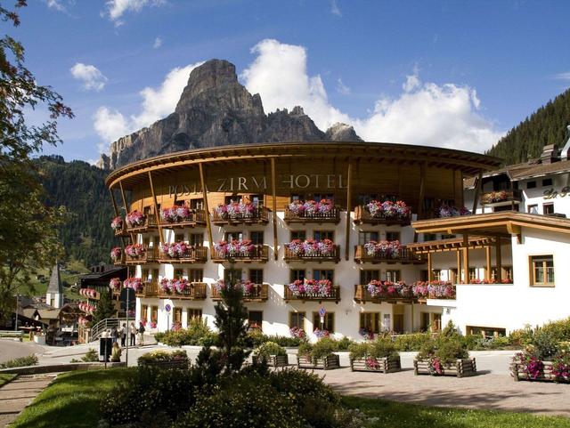 Dolomiti, viaggio nella valle ladinaStoria e cultura al Posta Zirm