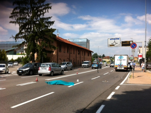 Monza, morto un pedoneinvestito da un’auto in via Lario