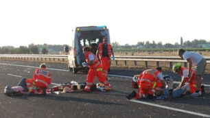 Scoppia pneumatico della motoGrave un quarantenne di Biassono