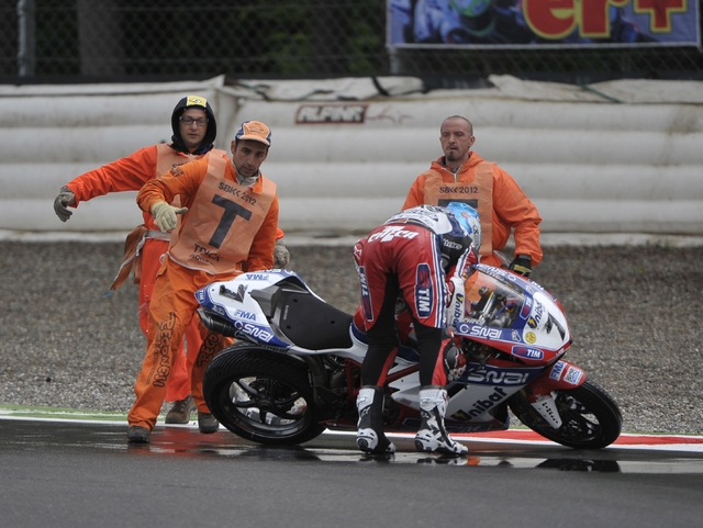 Autodromo, stop alle gare in motoRevocata l’omologazione di pista