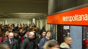 Milano, treni fermi sulla linea 1Panico e malori in metropolitana