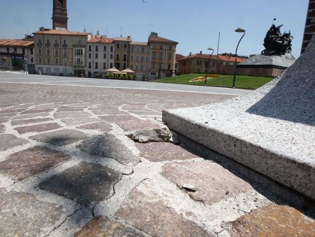Monza riapre via ZavattariMa c’è il problema del porfido