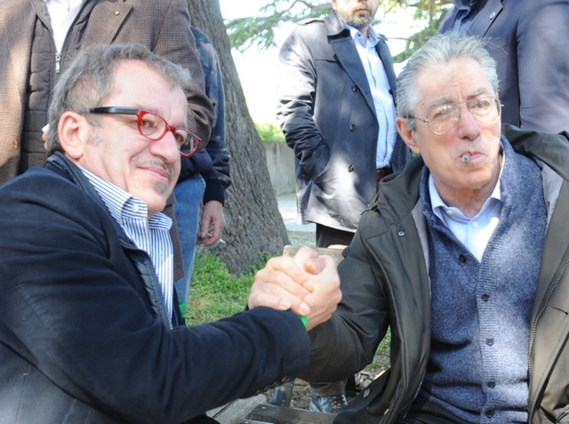Bossi a Brugherio: «Basta litigi,il segretario è Roberto Maroni»