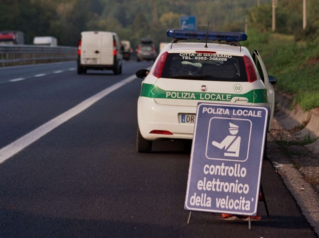 Giussano, teme un’altra multacamionista distrugge l’autovelox