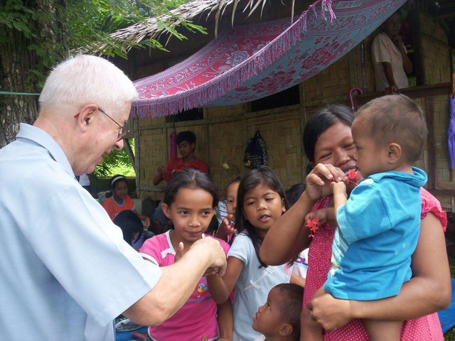 Padre Giulio riparte per MindanaoIl saluto di Vedano al missionario