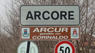 Arcore, la battaglia dei cartelliVia la segnaletica in brianzolo