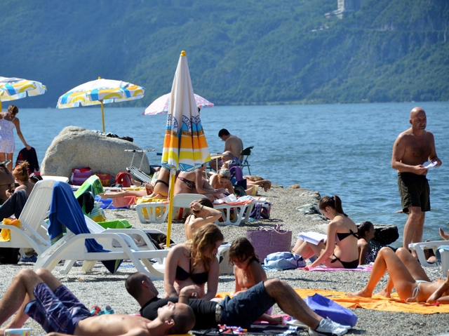 Paderno, ventenne in comadopo un tuffo nel Lario