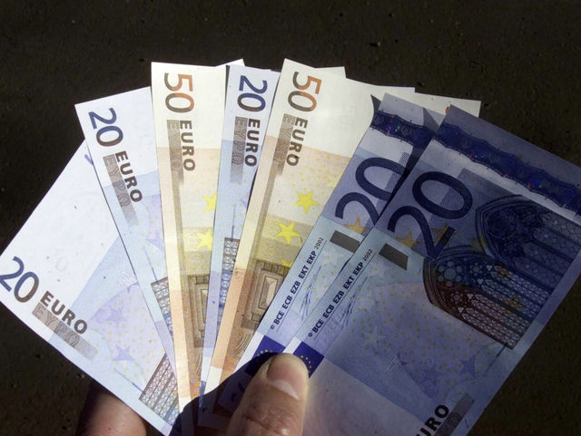 Gli stranieri che vivono in Brianzaspediscono a casa 31,7 milioni