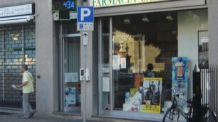 Paderno, rapinano la farmaciae scappano con la bici del dottore