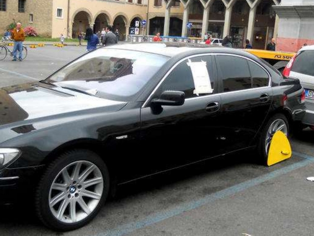 Concorezzo, frustata agli evasoriNon paghi? Ganasce alla macchina