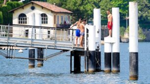 La grande secca dei laghi lombardiComo, Garda e Maggiore svuotati