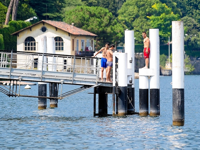 La grande secca dei laghi lombardiComo, Garda e Maggiore svuotati