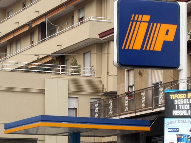 Tenta rapina, picchia il benzinaioMattinata da incubo a Brugherio