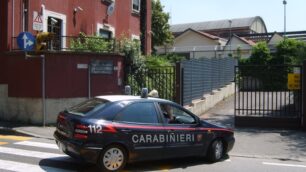 I carabineri restituiscono l’autoai vigili: rotta. Il Comune paga