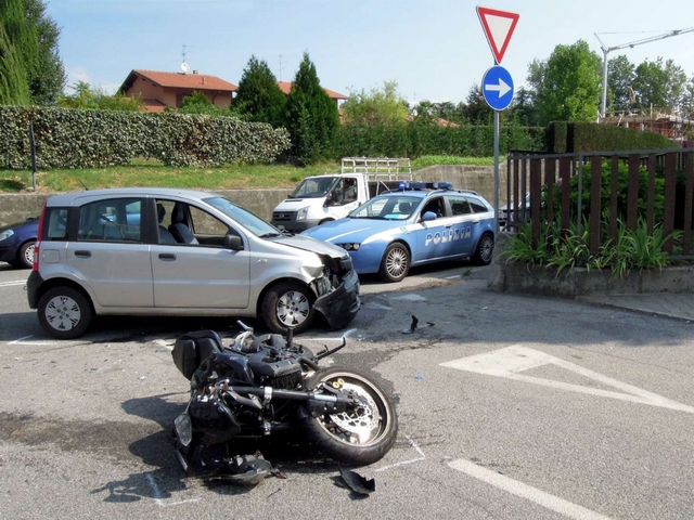 Scontro, motociclista seregneseferito ad Alzate Brianza