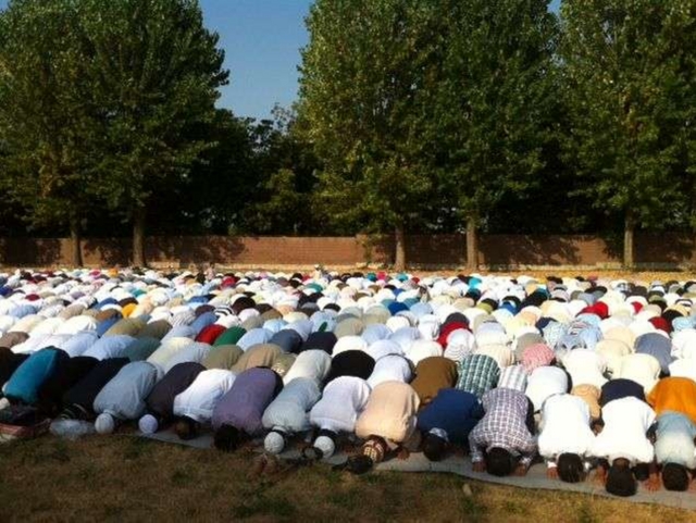 Fine Ramadan, 2000 musulmaniin preghiera dai saveriani di Desio