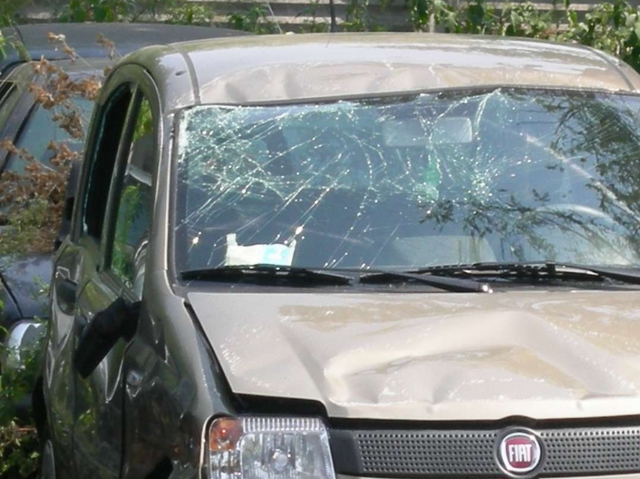 Si ribalta con l’auto in centroMedese in prognosi riservata