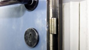 Desio, il topo d’appartamentoprima ruba poi si prepara il letto