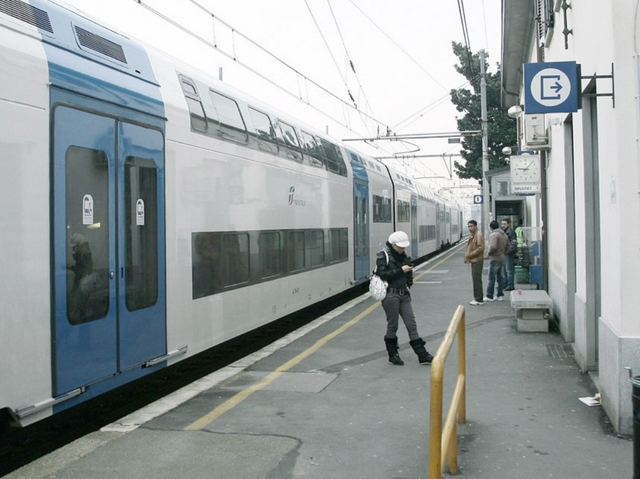 Spaccia alla stazione di Desiocol figlio di due anni in braccio