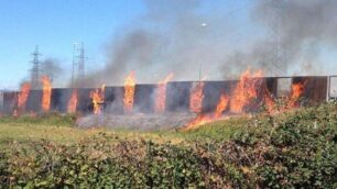 Incendio lungo la Rho-MonzaPaderno, paura per alcune case