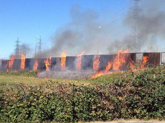 Incendio lungo la Rho-MonzaPaderno, paura per alcune case