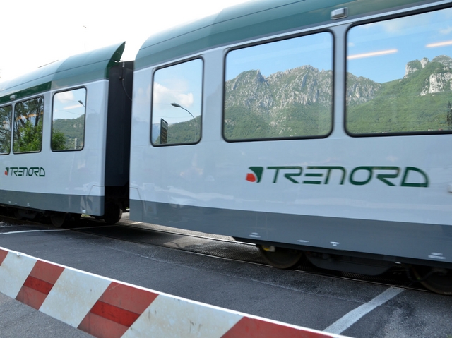 Trasporti, abbonamenti TrenordOra anche con lo smartphone