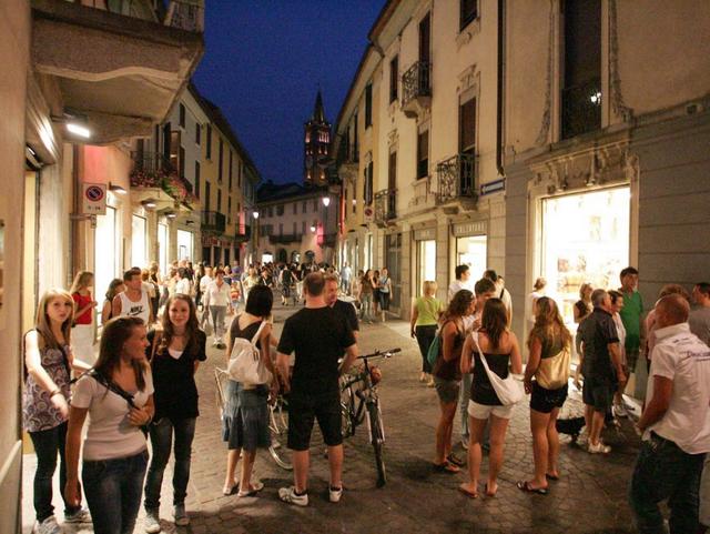 Treviglio, shoppinge sfilata di moda