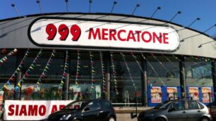 Manganelli pericolosi in venditaDesio, sequestro al 999Mercatone