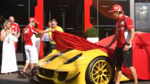 Super Ferrari per i terremotativa in California per 1,4 milioni