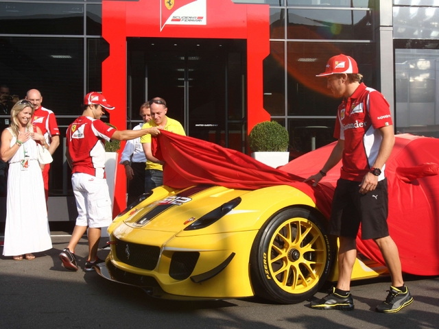 Super Ferrari per i terremotativa in California per 1,4 milioni