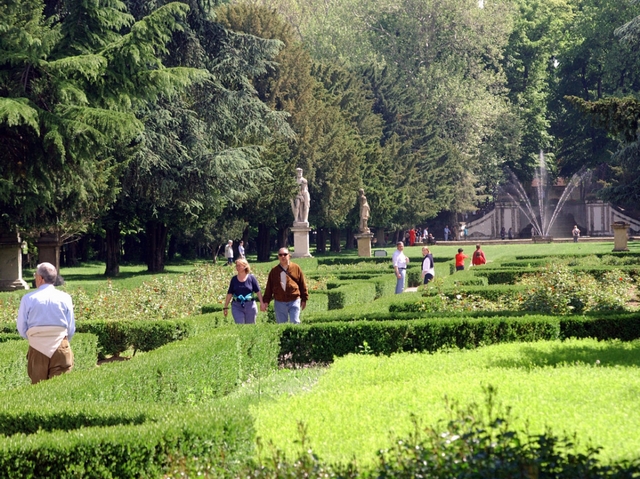 Cesano, due passi al BorromeoIl giardino diventa spazio wi fi