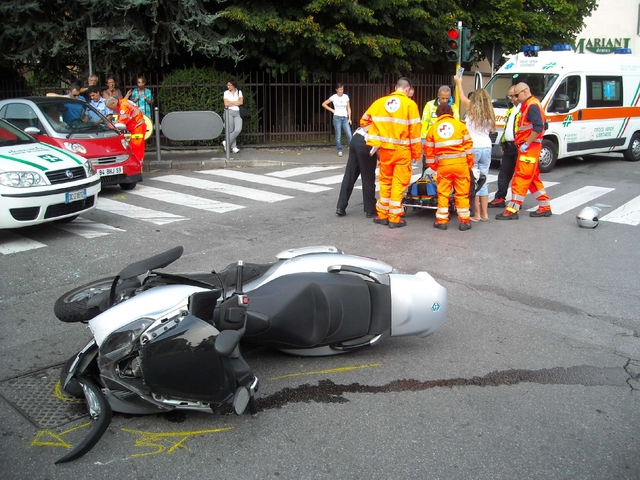 Un altro motociclista ferito graveall’incrocio maledetto di Lissone