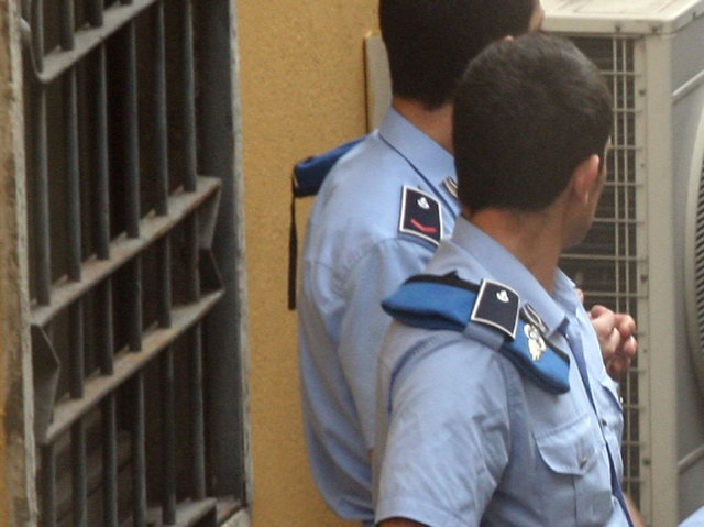 Monza, detenuto tenta il suicidioUna guardia lo salva in extremis