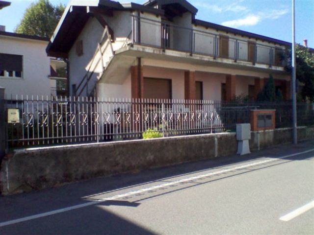 Giussano, ladri in casa nella notteI proprietari fingono di dormire