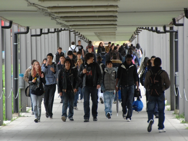 Vimercate, risiko di orari a scuolaI presidi: subito più corse dei bus