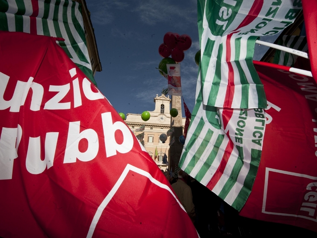 Sciopera il pubblico impiegoLa protesta divide i sindacati