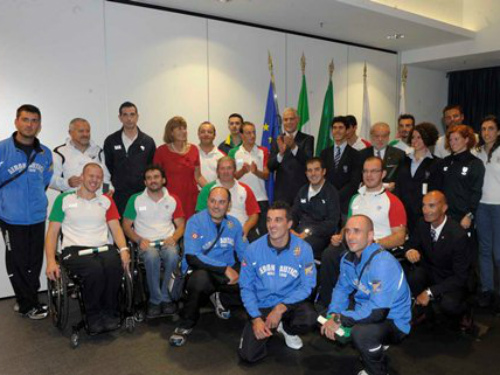Pergamena e targa per le medaglieOlimpionici premiati dalla Regione