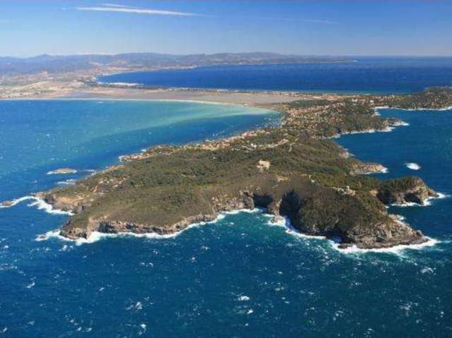 La penisola di GiensL’ultima luna d’estate