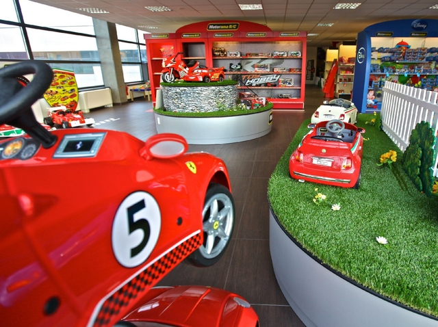 Bburago e la Ferrari per i bambiniIl bolide si presenta a Maranello