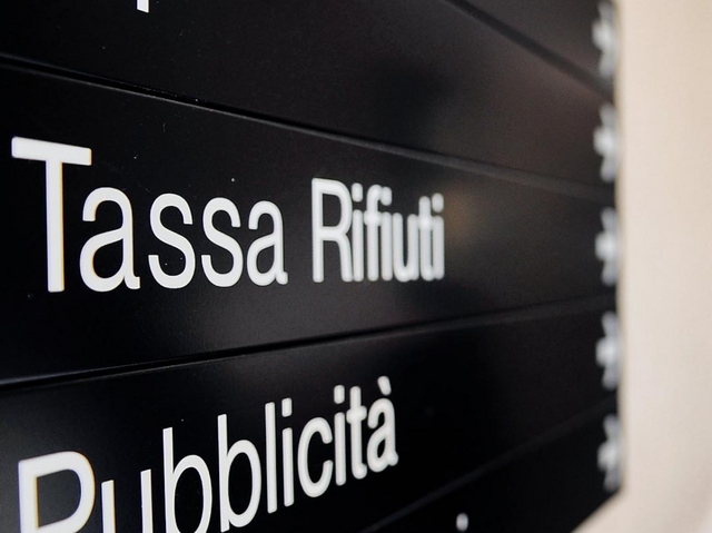Vimercate, ore in coda per pagareMa il Comune ha rinviato la Tarsu