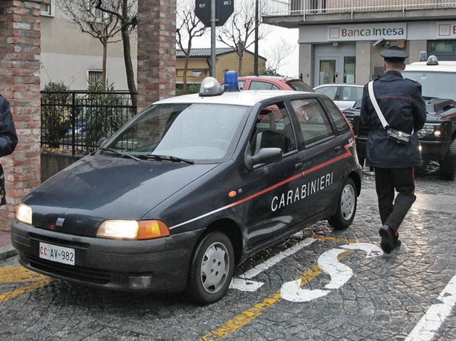 Cogliate, rapinano l’ufficio postaleLa fuga con l’auto della direttrice