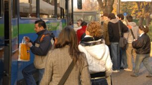 Vimercate, i delusi della Z321Una mattina sul bus coi pendolari