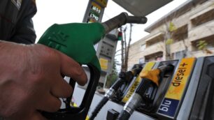 Benzina, parte la corsa ai ribassiInizia Eni, un week end di sconti