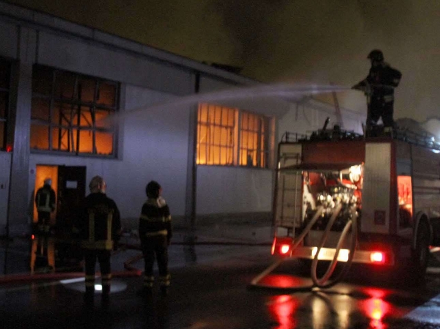 Concorezzo, magazzino in fiammeBrucia l’ingrosso di gadget natalizi